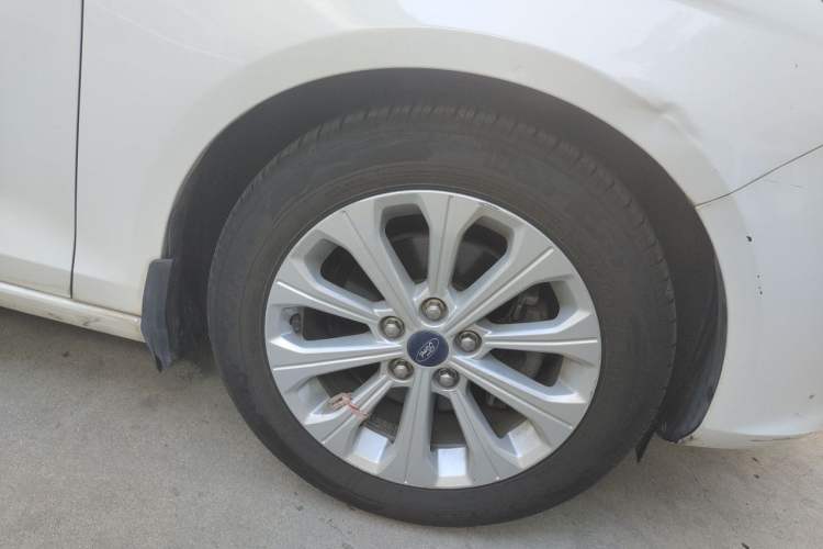 Used Ford Escort 2015 1.5L Manual Fashion Edition Right Front Wheel Hub
