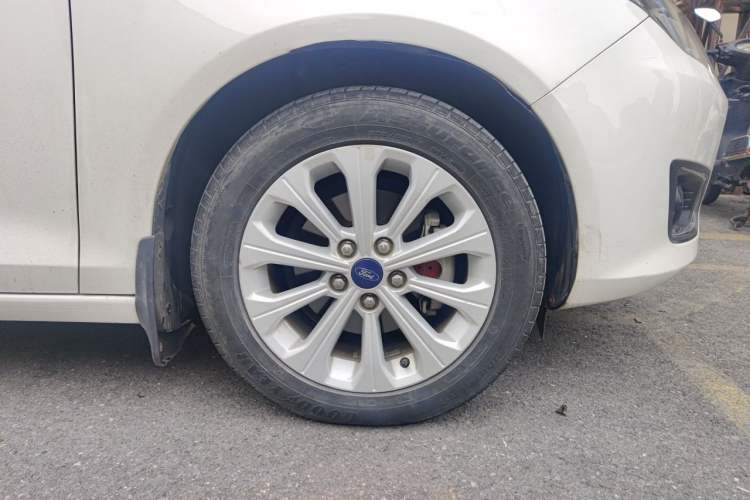Used Ford Escort 2015 1.5L Automatic Fashion Model Right Front Wheel Hub