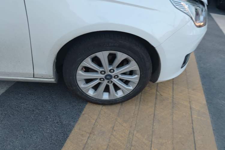 Used Ford Escort 2015 1.5L Automatic Fashion Model Right Front Wheel Hub