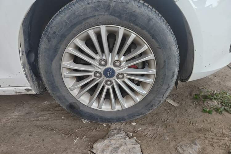 Used Ford Escort 2015 1.5L Automatic Comfort Edition Right Front Wheel Hub