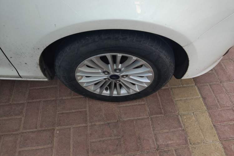 Used Ford Escort 2015 1.5L Automatic Comfort Edition Right Front Wheel Hub