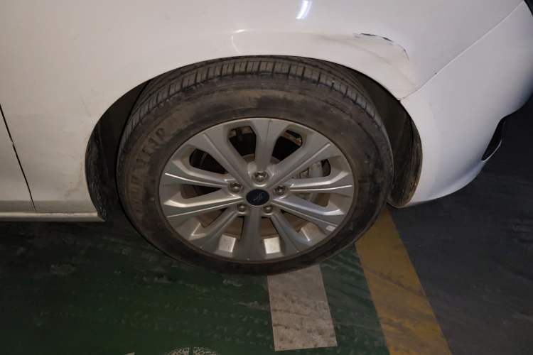 Used Ford Escort 2015 1.5L Manual Fashion Edition Right Front Wheel Hub