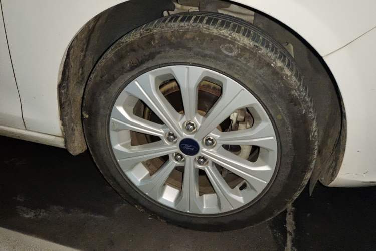 Used Ford Escort 2015 1.5L Automatic Fashion Model Right Front Wheel Hub