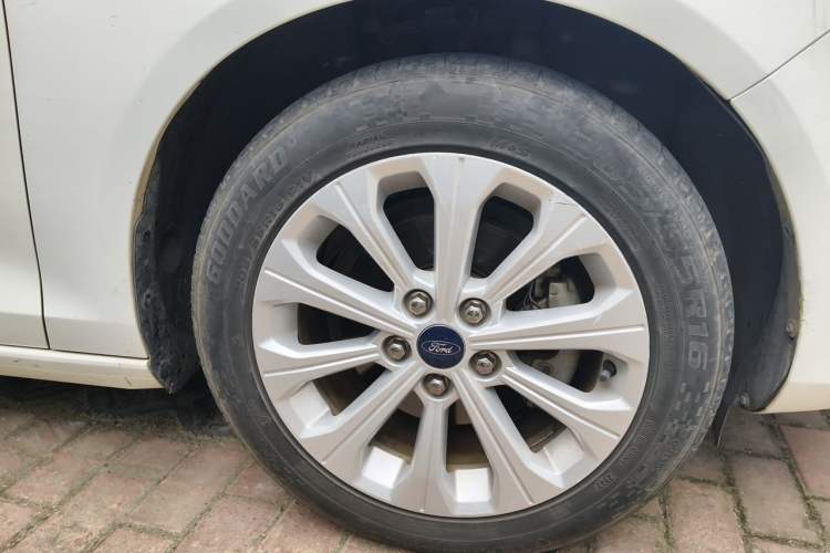 Used Ford Escort 2015 1.5L Automatic Fashion Model Right Front Wheel Hub
