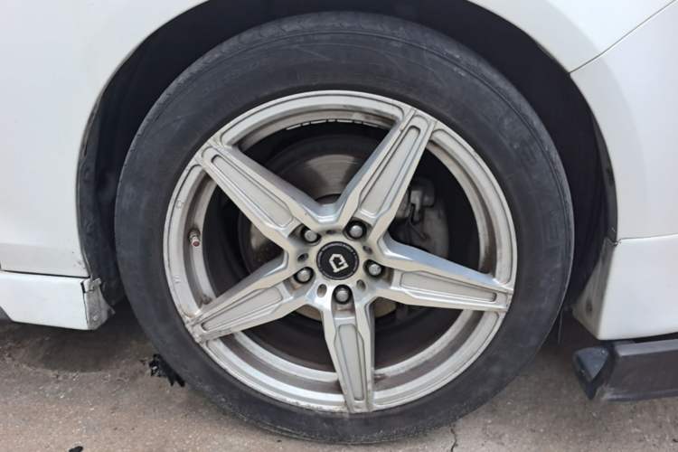 Used Ford Escort 2015 1.5L Manual Fashion Edition Right Front Wheel Hub