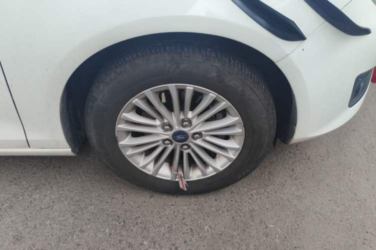 Used Ford Escort 2015 1.5L Automatic Comfort Edition Right Front Wheel Hub