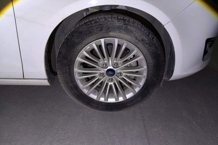 Used Ford Escort 2015 1.5L Automatic Fashion Model Right Front Wheel Hub