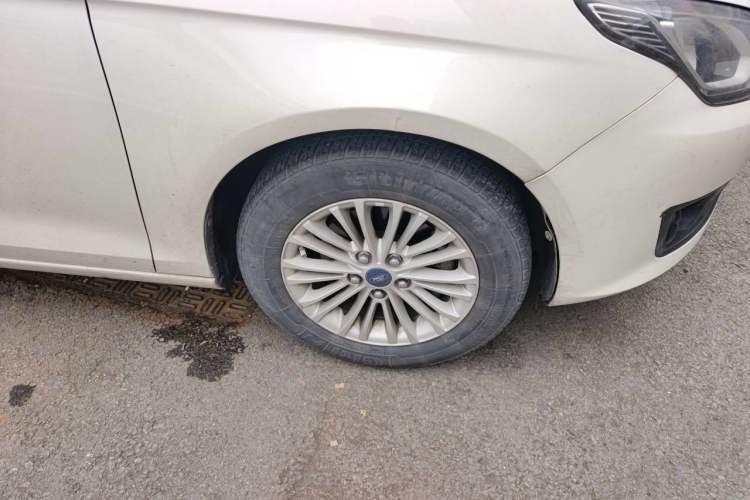 Used Ford Escort 2015 1.5L Automatic Comfort Edition Right Front Wheel Hub