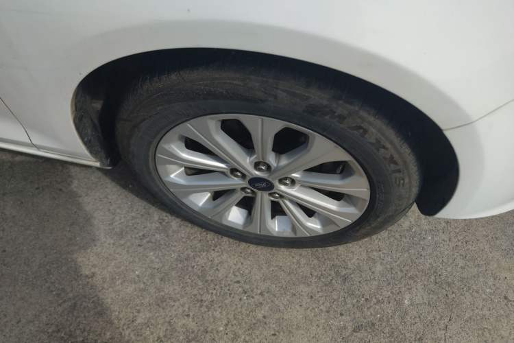 Used Ford Escort 2015 1.5L Automatic Fashion Model Right Front Wheel Hub