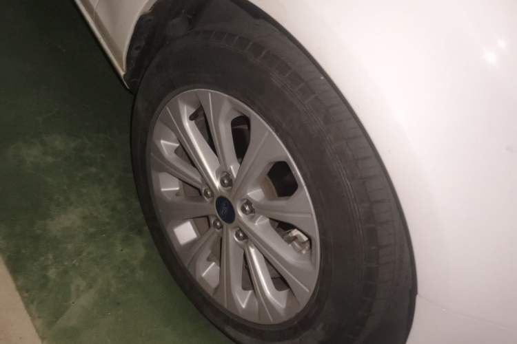 Used Ford Escort 2015 1.5L Automatic Fashion Model Right Front Wheel Hub