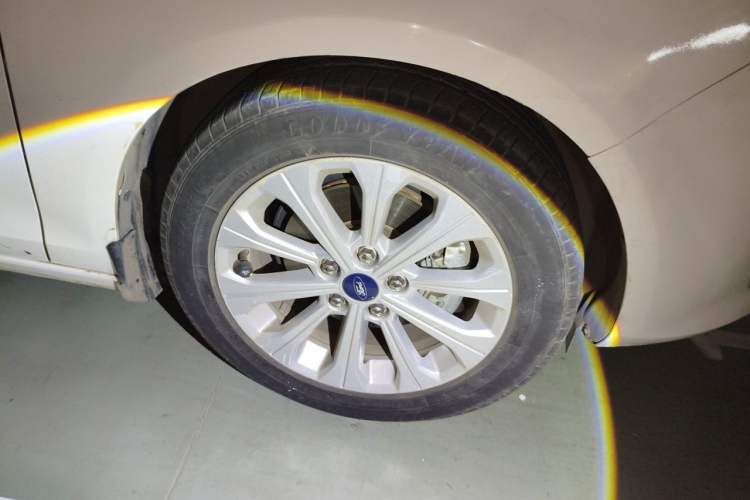 Used Ford Escort 2015 1.5L Automatic Fashion Model Right Front Wheel Hub