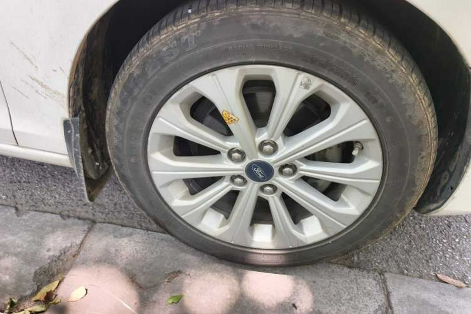 Used Ford Escort 2015 1.5L Automatic Fashion Model Right Front Wheel Hub