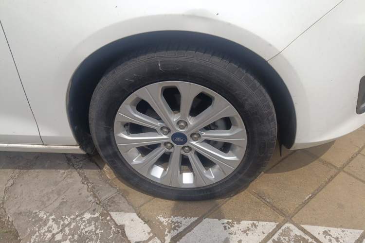 Used Ford Escort 2015 1.5L Automatic Fashion Model Right Front Wheel Hub