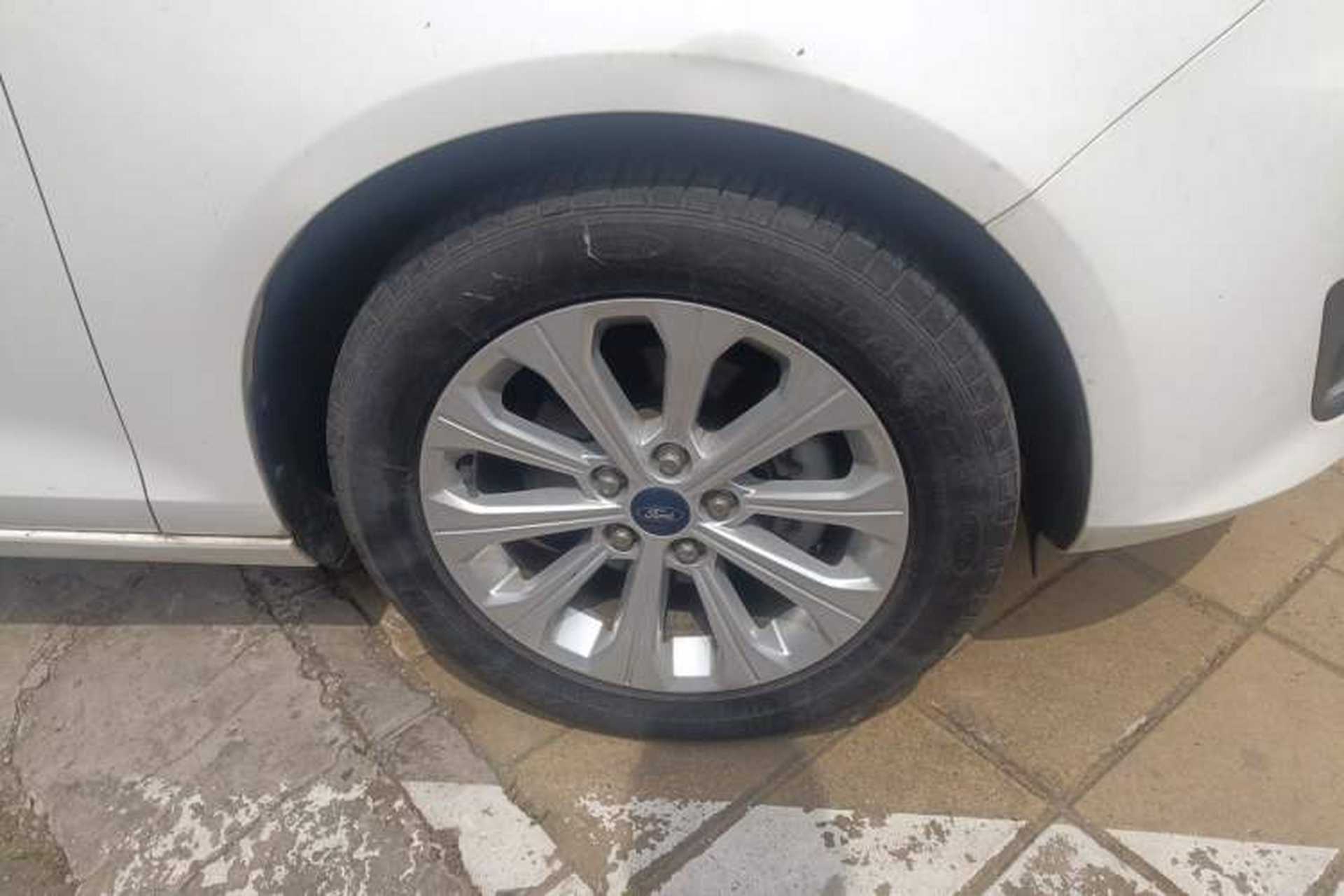 Used Ford Escort 2015 1.5L Automatic Fashion Model Right Front Wheel Hub