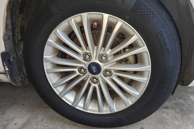 Used Ford Escort 2015 1.5L Automatic Comfort Edition Right Front Wheel Hub