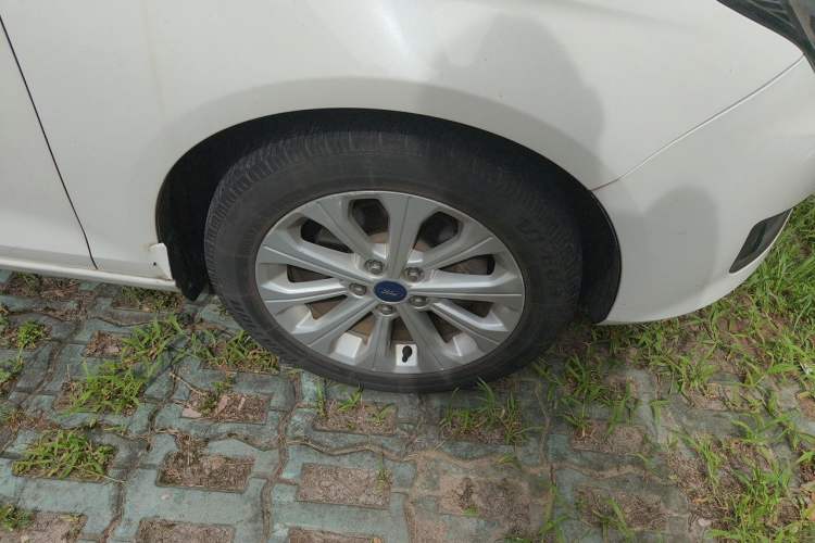 Used Ford Escort 2015 1.5L Automatic Fashion Model Right Front Wheel Hub
