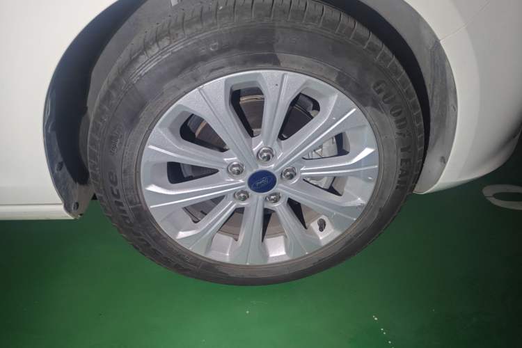 Used Ford Escort 2015 1.5L Automatic Fashion Model Right Front Wheel Hub