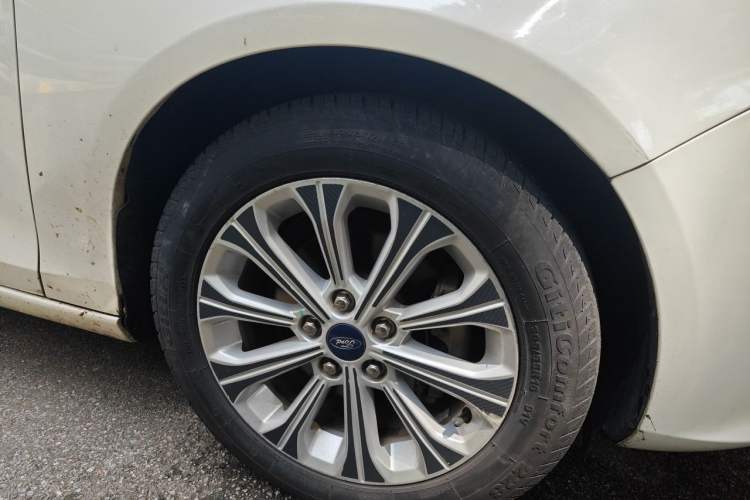 Used Ford Escort 2015 1.5L Manual Fashion Edition Right Front Wheel Hub