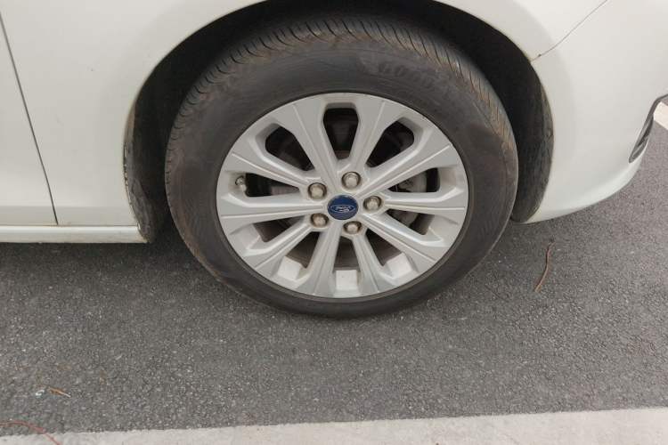 Used Ford Escort 2015 1.5L Automatic Fashion Model Right Front Wheel Hub