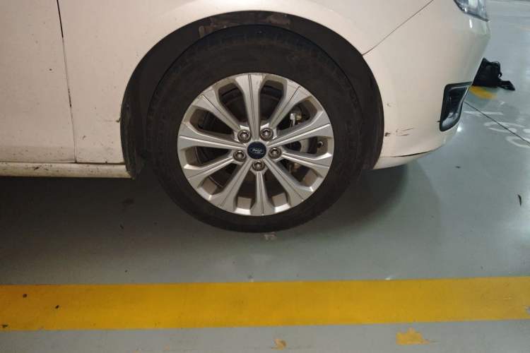 Used Ford Escort 2015 1.5L Automatic Fashion Model Right Front Wheel Hub