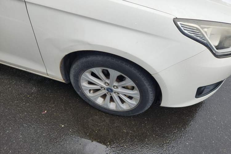 Used Ford Escort 2015 1.5L Automatic Fashion Model Right Front Wheel Hub