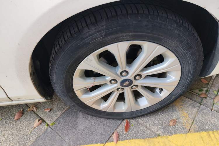 Used Ford Escort 2015 1.5L Automatic Fashion Model Right Front Wheel Hub