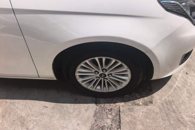 Used Ford Escort 2015 1.5L Manual Comfort Model Right Front Wheel Hub