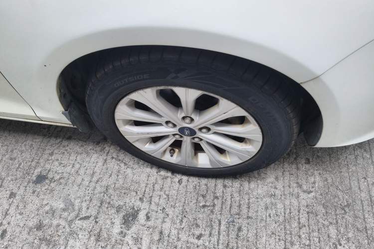 Used Ford Escort 2015 1.5L Automatic Fashion Model Right Front Wheel Hub