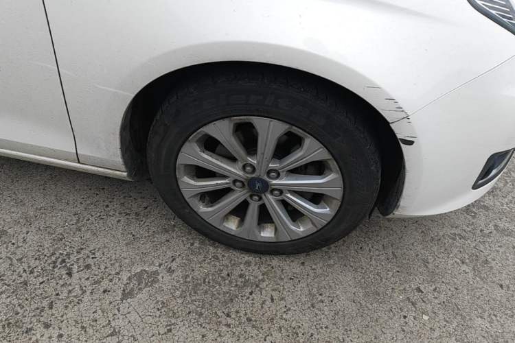 Used Ford Escort 2015 1.5L Manual Fashion Edition Right Front Wheel Hub
