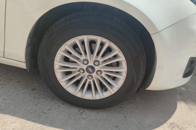 Used Ford Escort 2015 1.5L Automatic Comfort Edition Right Front Wheel Hub