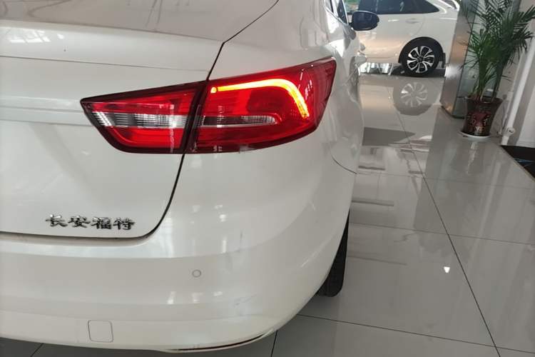 Used Ford Escort 2015 1.5L Automatic Comfort Edition Right Rear Taillight