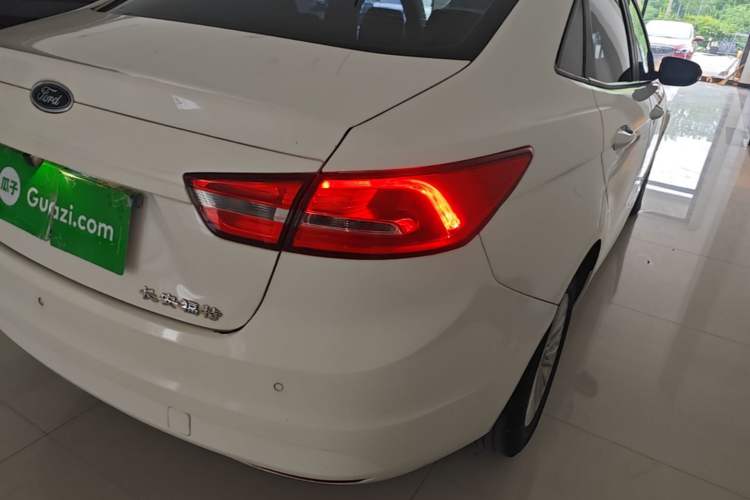 Used Ford Escort 2015 1.5L Automatic Comfort Edition Right Rear Taillight