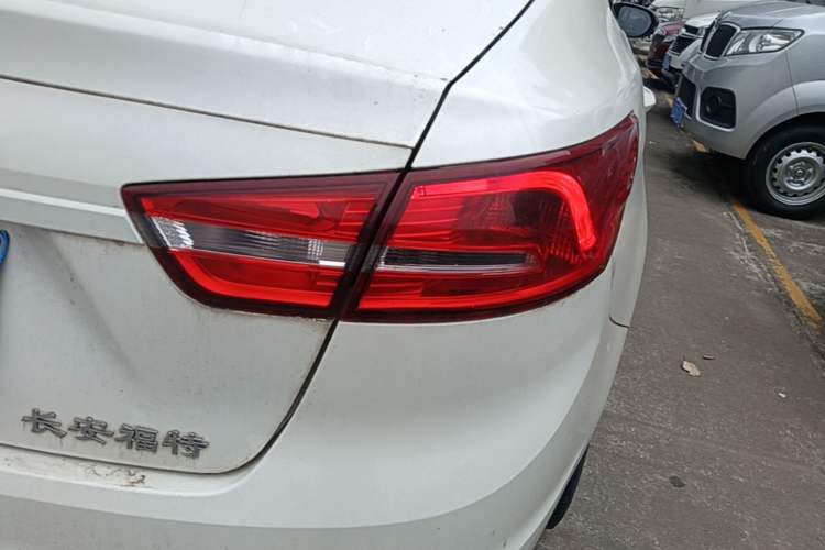 Used Ford Escort 2015 1.5L Automatic Comfort Edition Right Rear Taillight