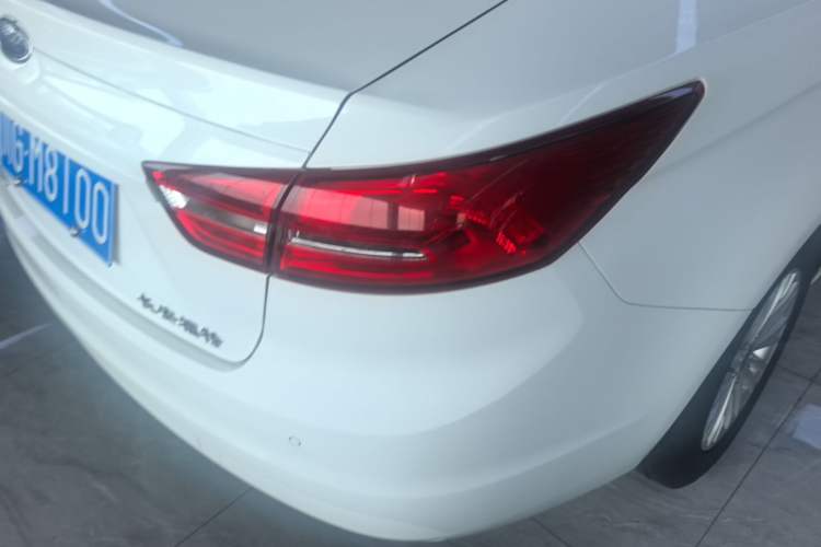 Used Ford Escort 2015 1.5L Automatic Comfort Edition Right Rear Taillight