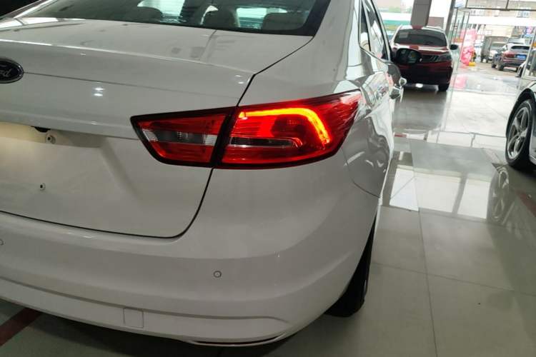 Used Ford Escort 2015 1.5L Manual Comfort Model Right Rear Taillight