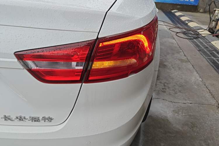 Used Ford Escort 2015 1.5L Automatic Comfort Edition Right Rear Taillight