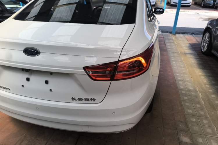 Used Ford Escort 2015 1.5L Automatic Comfort Edition Right Rear Taillight