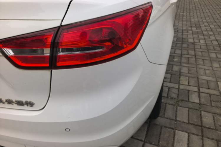 Used Ford Escort 2015 1.5L Automatic Comfort Edition Right Rear Taillight