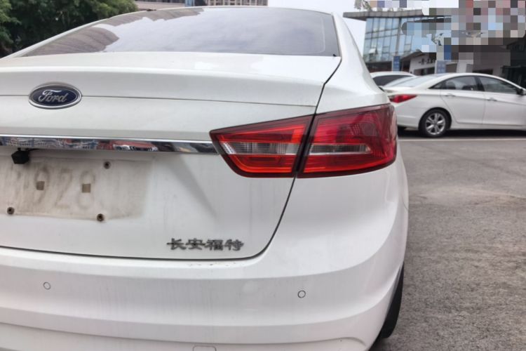 Used Ford Escort 2015 1.5L Manual Fashion Edition Right Rear Taillight
