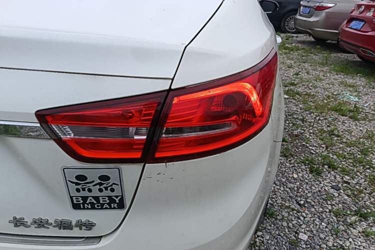 Used Ford Escort 2015 1.5L Automatic Fashion Model Right Rear Taillight