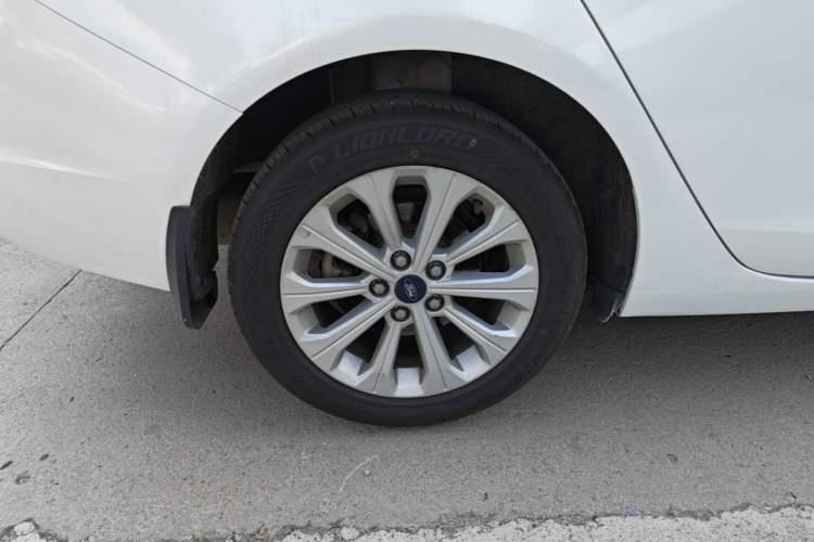 Used Ford Escort 2015 1.5L Automatic Fashion Model Right Rear Wheel Hub