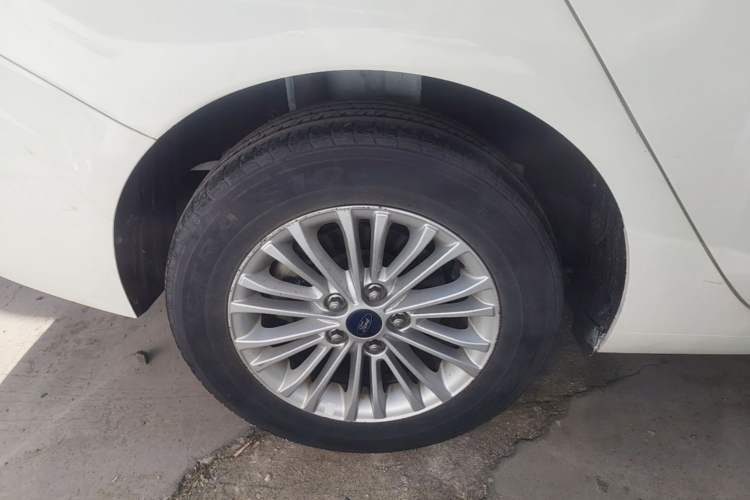 Used Ford Escort 2015 1.5L Automatic Comfort Edition Right Rear Wheel Hub