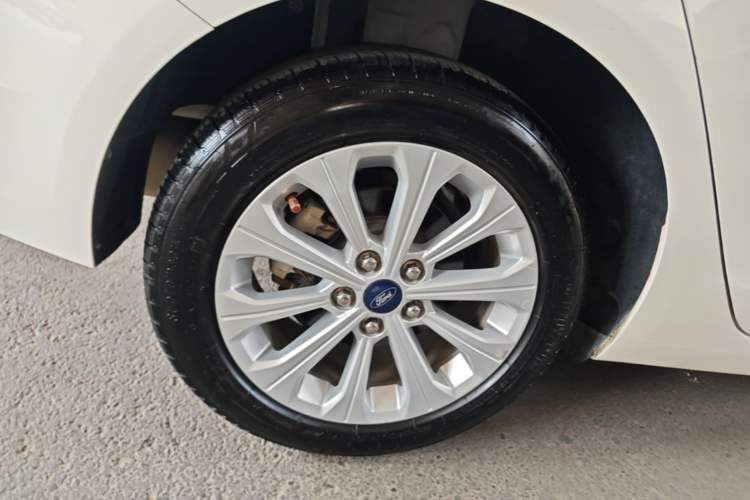 Used Ford Escort 2015 1.5L Manual Fashion Edition Right Rear Wheel Hub