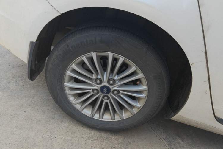 Used Ford Escort 2015 1.5L Automatic Comfort Edition Right Rear Wheel Hub