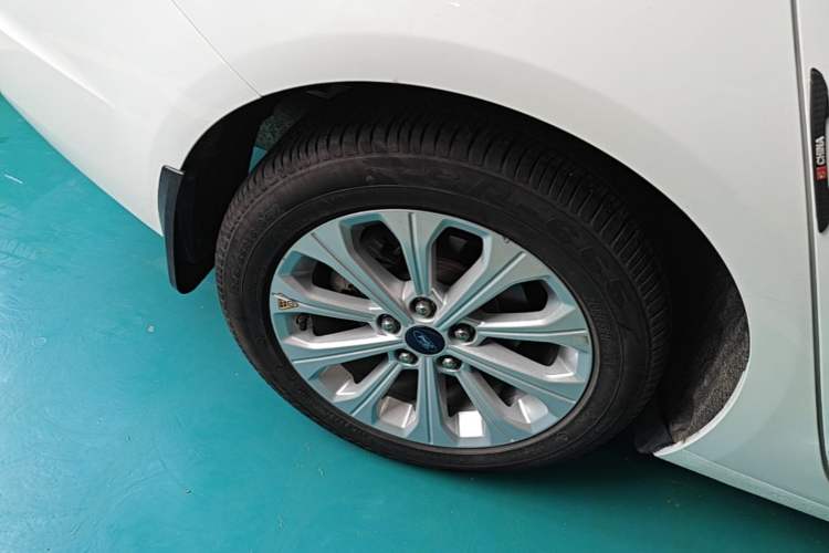 Used Ford Escort 2015 1.5L Automatic Fashion Model Right Rear Wheel Hub
