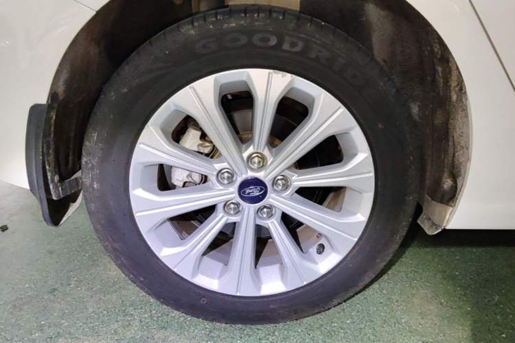 Used Ford Escort 2015 1.5L Automatic Fashion Model Right Rear Wheel Hub