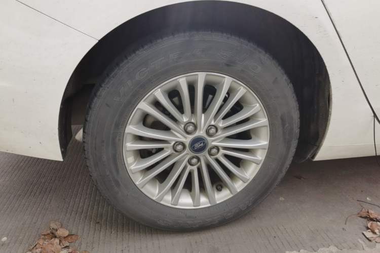 Used Ford Escort 2015 1.5L Manual Comfort Model Right Rear Wheel Hub