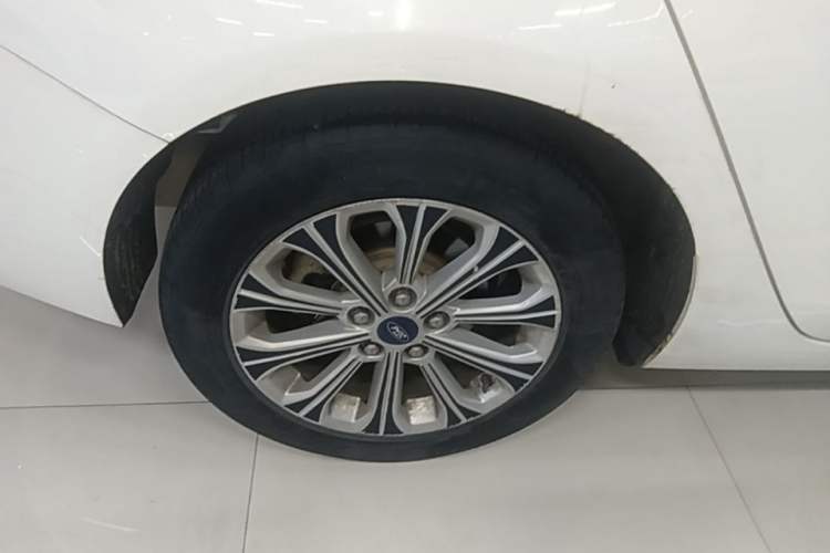 Used Ford Escort 2015 1.5L Automatic Fashion Model Right Rear Wheel Hub