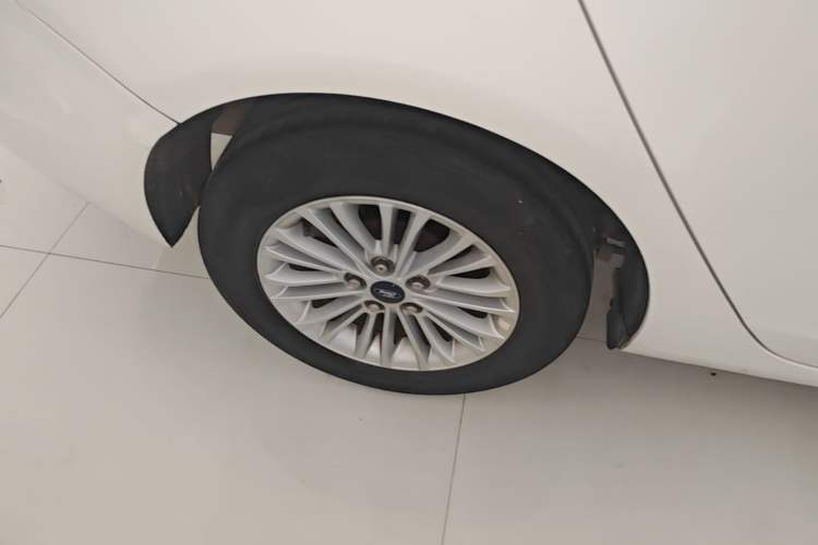 Used Ford Escort 2015 1.5L Automatic Comfort Edition Right Rear Wheel Hub