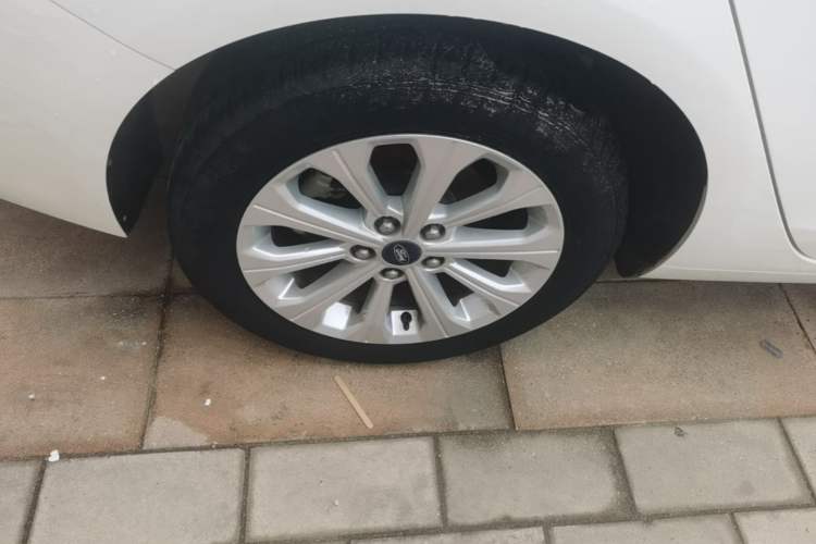 Used Ford Escort 2015 1.5L Automatic Fashion Model Right Rear Wheel Hub